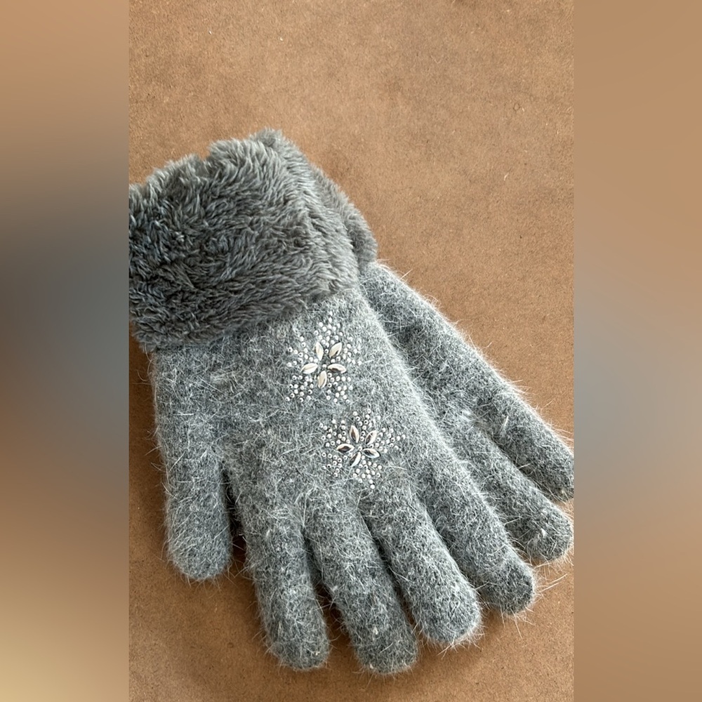 NWT Winter Gloves with Rhinestone Accent